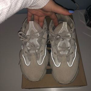 Yeezy 500 Blush size 5 in men’s fits woman 6.5-7